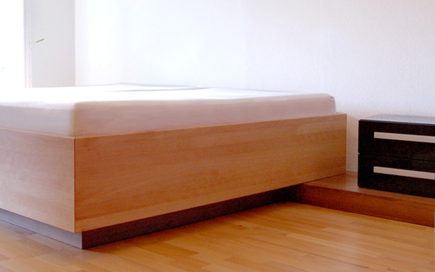 Doppelbett aus Buchenholz