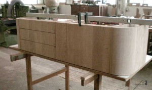 der rohe Korpus in der Werkstatt